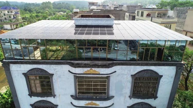 還在裝傳統(tǒng)陽光房？太傻了！如今大家都裝這個，美觀、環(huán)保還能賺錢！